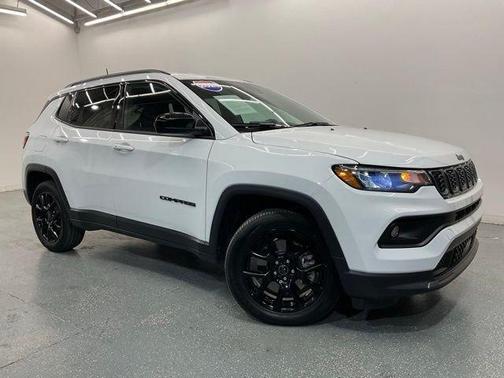 Bright White Clearcoat 2025 Jeep Compass Latitude