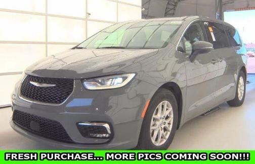 2023 Chrysler Pacifica Touring-L