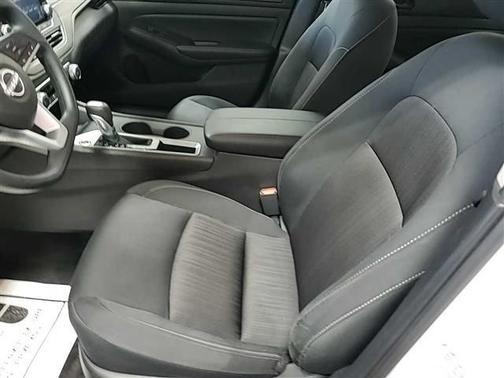 Glacier White 2025 Nissan Altima SV