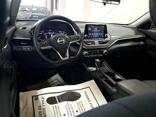 Glacier White 2025 Nissan Altima SV