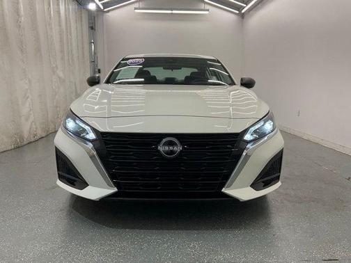 Glacier White 2025 Nissan Altima SV