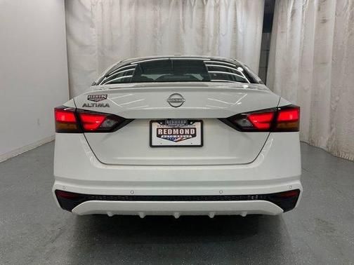 Glacier White 2025 Nissan Altima SV