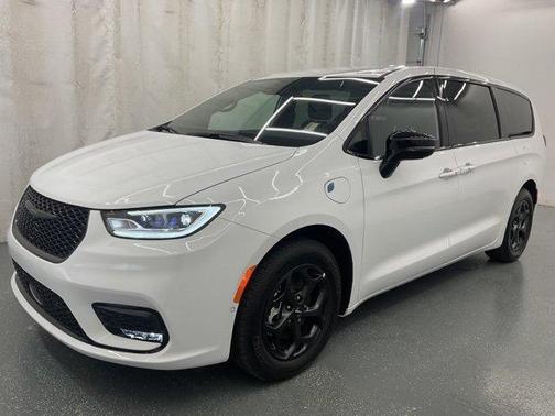 2024 Chrysler Pacifica Hybrid Select