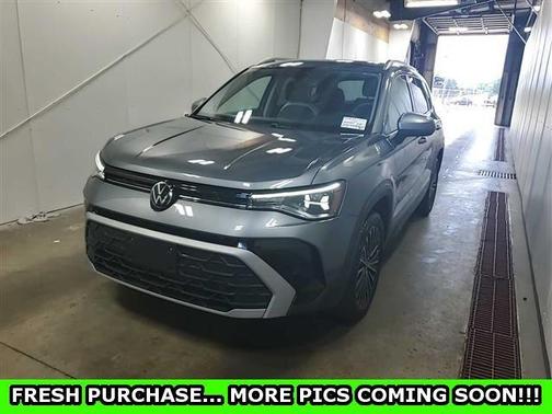 Platinum Gray Metallic 2025 Volkswagen Taos 1.5T SE