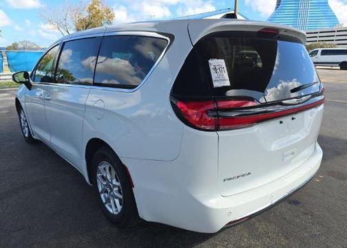 2023 Chrysler Pacifica Touring-L