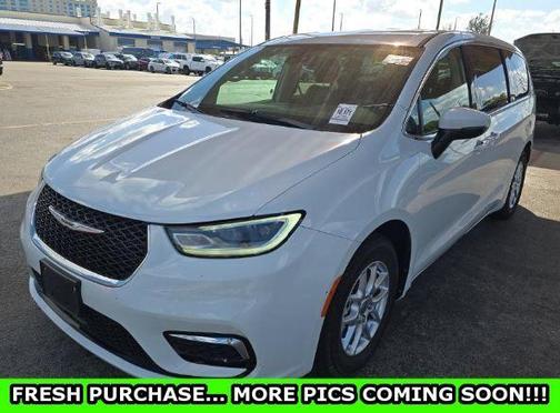 2023 Chrysler Pacifica Touring-L