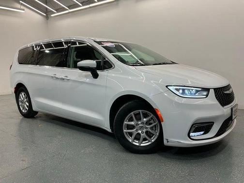 2023 Chrysler Pacifica Touring-L