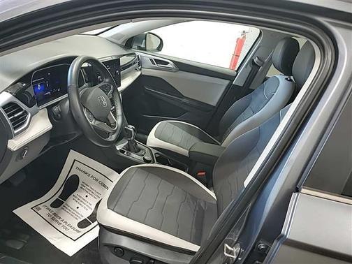 Platinum Gray Metallic 2025 Volkswagen Taos 1.5T SE