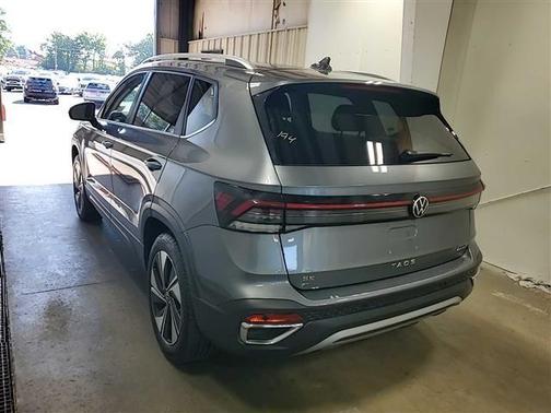 Platinum Gray Metallic 2025 Volkswagen Taos 1.5T SE