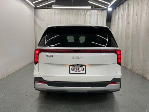 Snow White Pearl 2025 Kia Carnival LXS