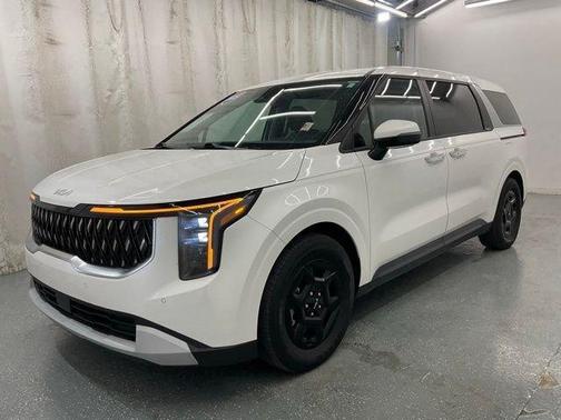 Snow White Pearl 2025 Kia Carnival LXS