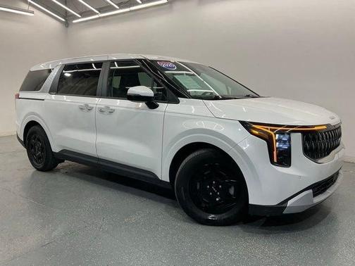 Snow White Pearl 2025 Kia Carnival LXS