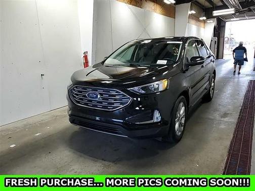 Black Metallic 2024 Ford Edge Titanium