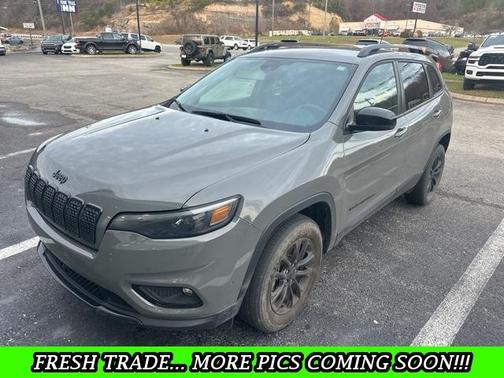 2023 Jeep Cherokee Altitude Lux