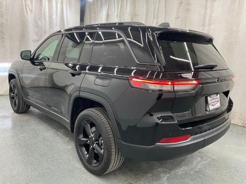 Diamond Black 2026 Jeep Grand Cherokee Limited