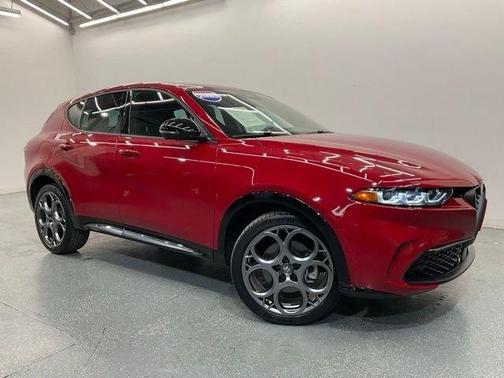 Rosso 2025 Alfa Romeo Tonale Base