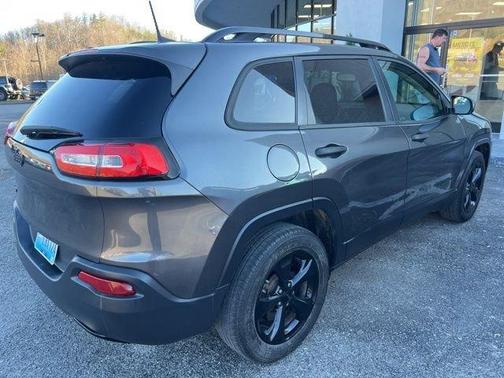 2017 Jeep Cherokee Sport