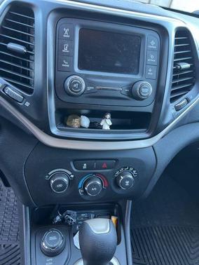 2017 Jeep Cherokee Sport