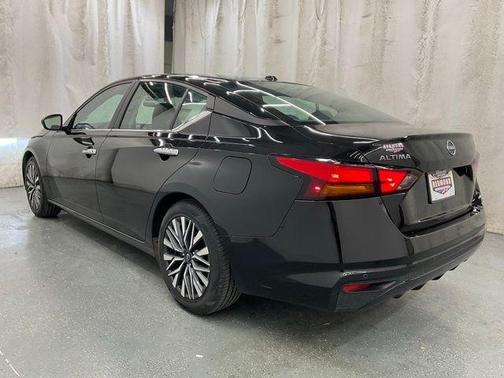 Super Black Clearcoat 2025 Nissan Altima SV