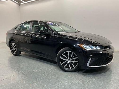 Deep Black Pearl Effect 2025 Volkswagen Jetta 1.5T SE