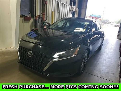 Super Black Clearcoat 2025 Nissan Altima SV