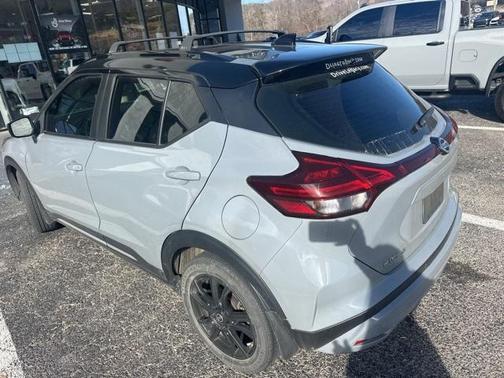 2021 Nissan Kicks SR