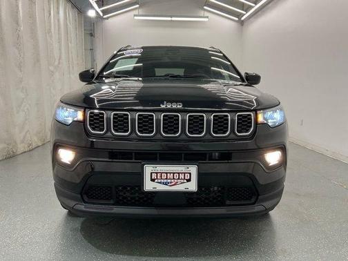 Diamond Black 2024 Jeep Compass Latitude