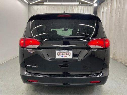 2024 Chrysler Voyager LX