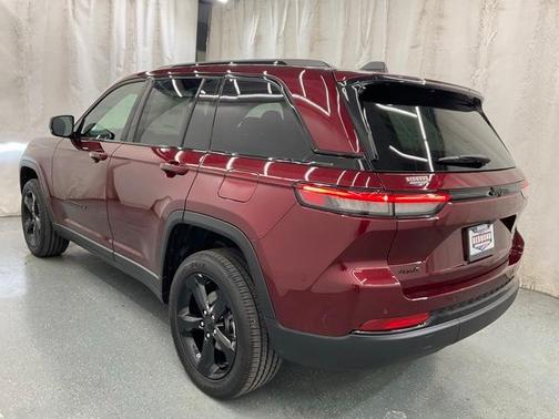 2025 Jeep Grand Cherokee Laredo