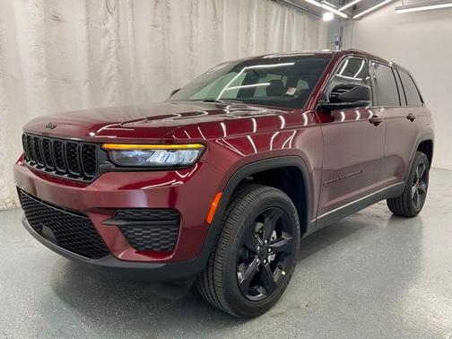 2025 Jeep Grand Cherokee Laredo