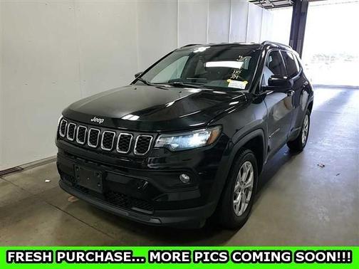 Diamond Black 2024 Jeep Compass Latitude