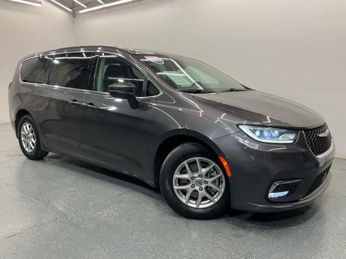 2023 Chrysler Pacifica Touring-L