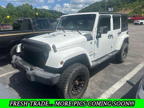 Bright White Clearcoat 2013 Jeep Wrangler Unlimited Sahara
