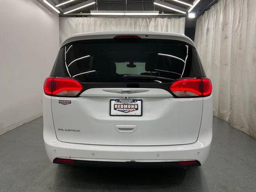 Bright White Clearcoat 2020 Chrysler Pacifica Touring-L