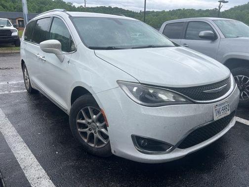 Bright White Clearcoat 2020 Chrysler Pacifica Touring-L