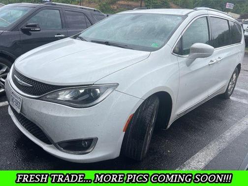 Bright White Clearcoat 2020 Chrysler Pacifica Touring-L