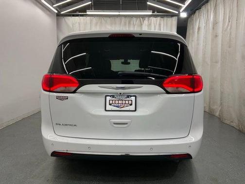 Bright White Clearcoat 2020 Chrysler Pacifica Touring-L