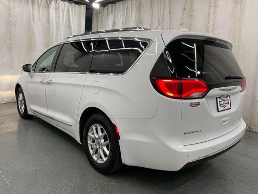 Bright White Clearcoat 2020 Chrysler Pacifica Touring-L