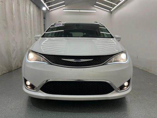 Bright White Clearcoat 2020 Chrysler Pacifica Touring-L