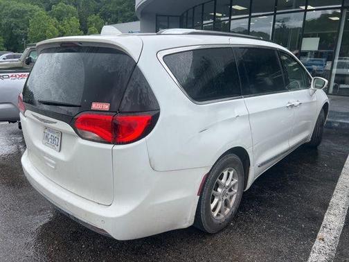 Bright White Clearcoat 2020 Chrysler Pacifica Touring-L