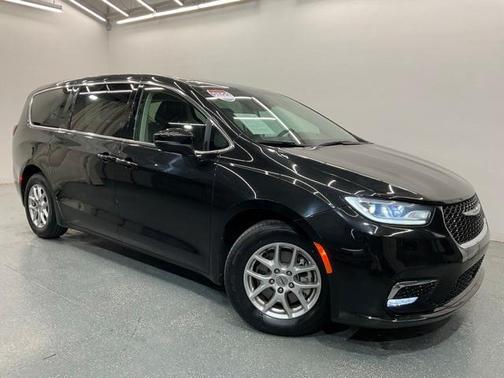 2023 Chrysler Pacifica Touring-L