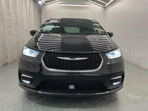 2023 Chrysler Pacifica Touring-L