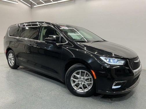 2023 Chrysler Pacifica Touring-L