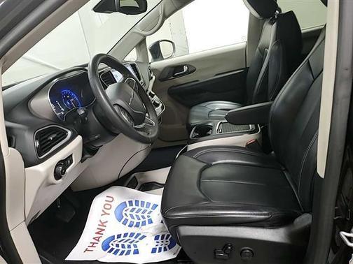 2023 Chrysler Pacifica Touring-L