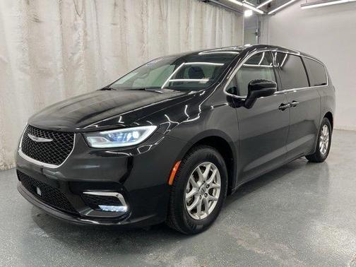 2023 Chrysler Pacifica Touring-L