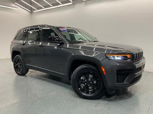 2026 Jeep Grand Cherokee Laredo