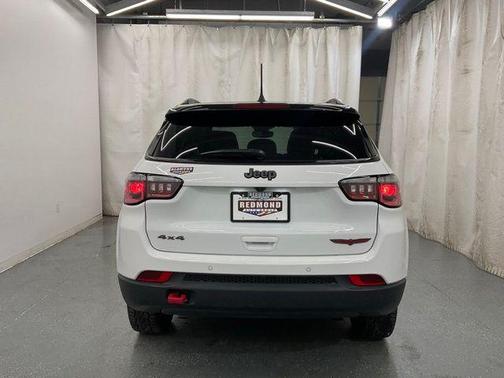 Bright White Clearcoat 2025 Jeep Compass Trailhawk