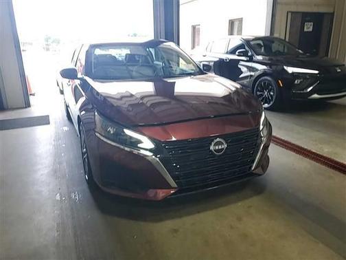 Garnet Pearl 2025 Nissan Altima SV