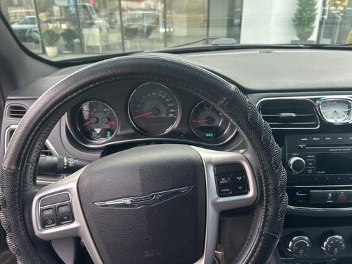 2013 Chrysler 200 Touring