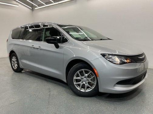 2024 Chrysler Voyager LX